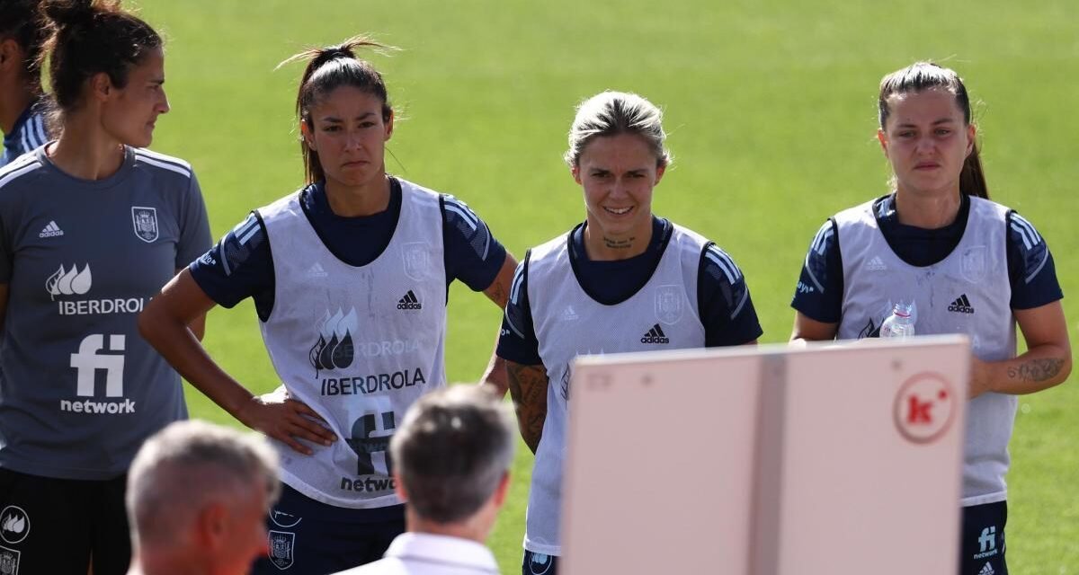 Claudia Pina también abandona la concentración de la sub-23
