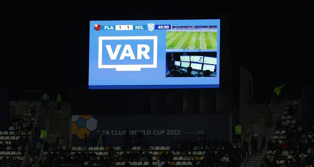 Italia retransmitirá las conversaciones de los árbitros con el VAR