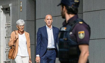 El juez que investiga el beso de Rubiales a Hermoso cita a cuatro cargos de la Federación