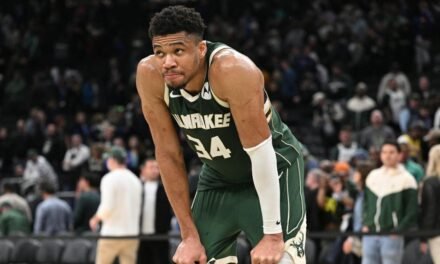 Los Bucks convencen a Antetokounmpo con 186 millones