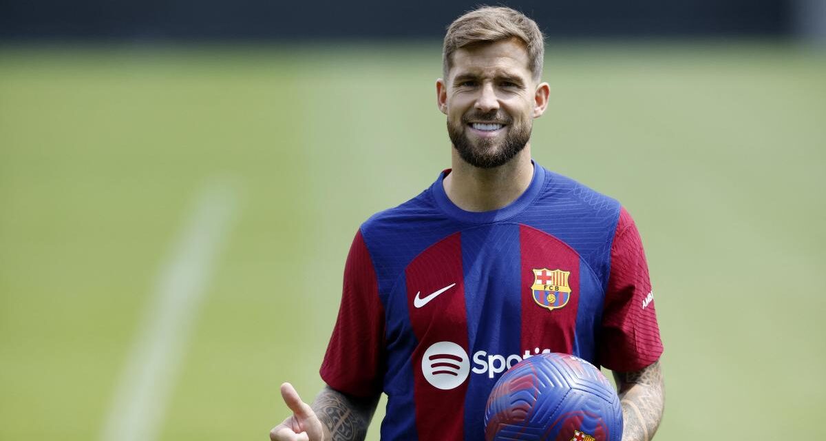 Iñigo Martínez, titular en el once del Barcelona contra el Athletic Club