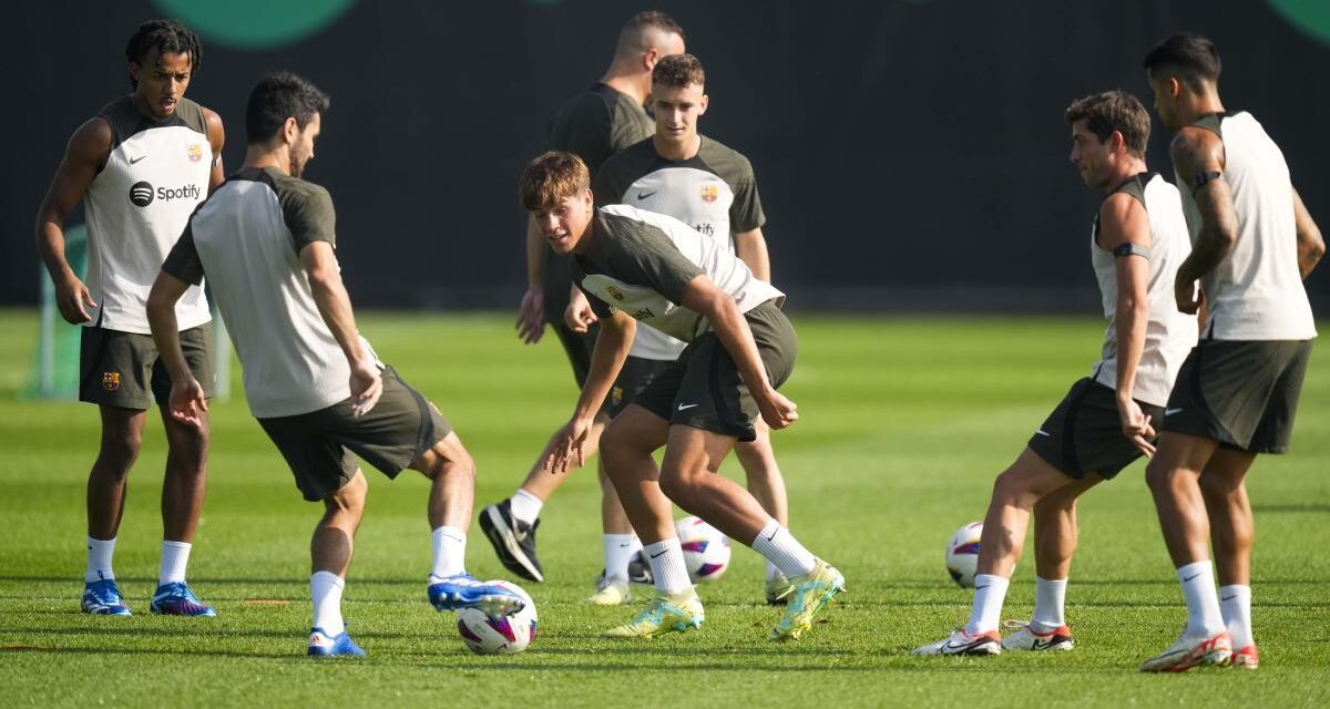 Revolución en el entrenamiento del Barça: Pau Víctor y Marc Guiu en la lista para Granada