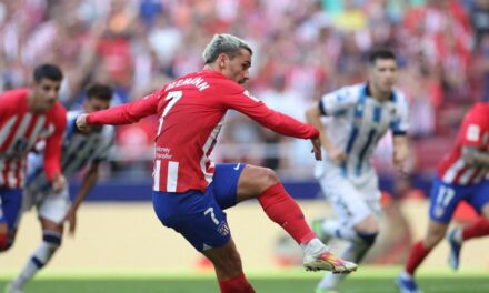 El Atlético gana a la Real Sociedad con un penalti polémico en el minuto 89