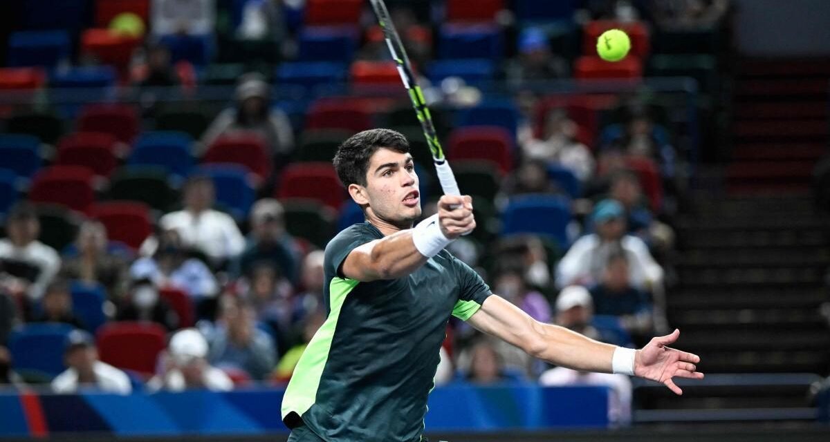 Alcaraz se da de baja del torneo de Basilea por lesión