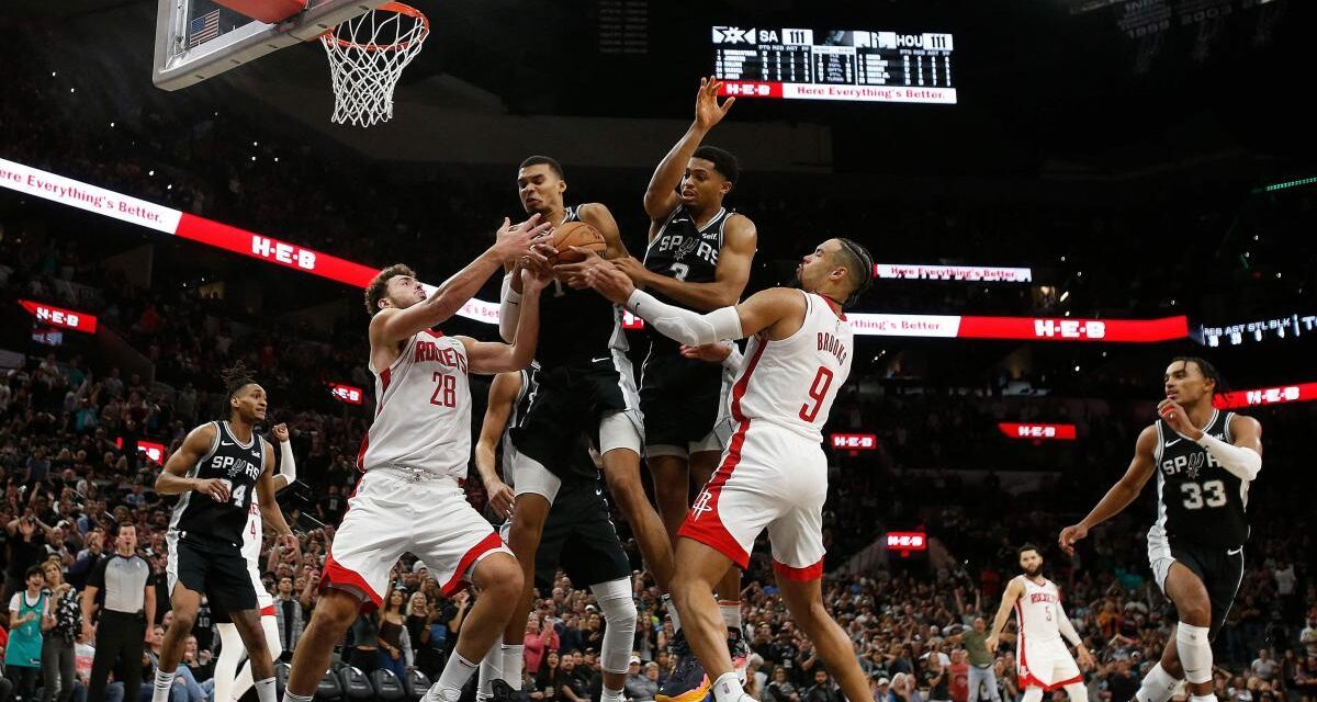 Wembanyama, primer doble doble y primer triunfo con los Spurs