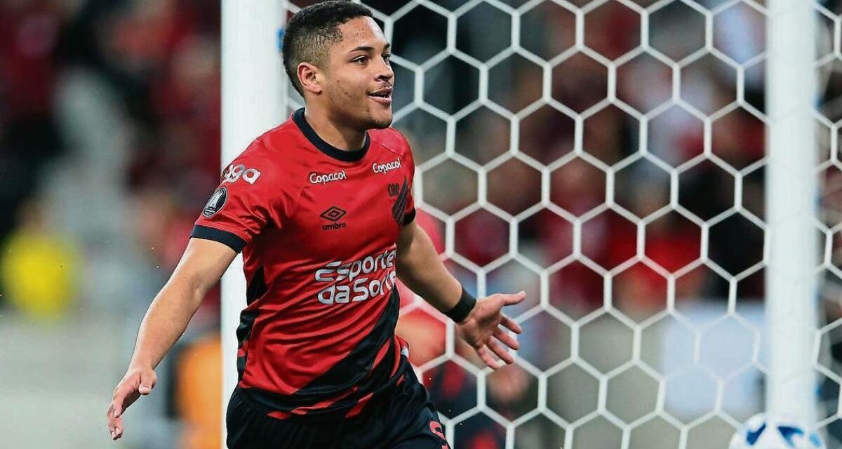 Vitor Roque vuelve a los terrenos de juego con el Paranaense, mientras espera al Barça