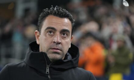 Xavi se encierra con la plantilla y le pide opinión