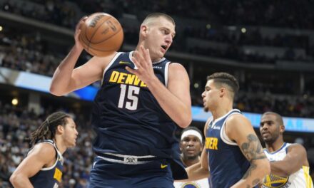 Los Warriors de Curry muerden el polvo ante los Nuggets de Jokic