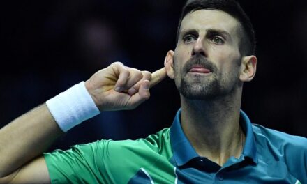 Sinner y Djokovic golpean primero en las ATP Finals doblegando a Tsitsipás y Rune