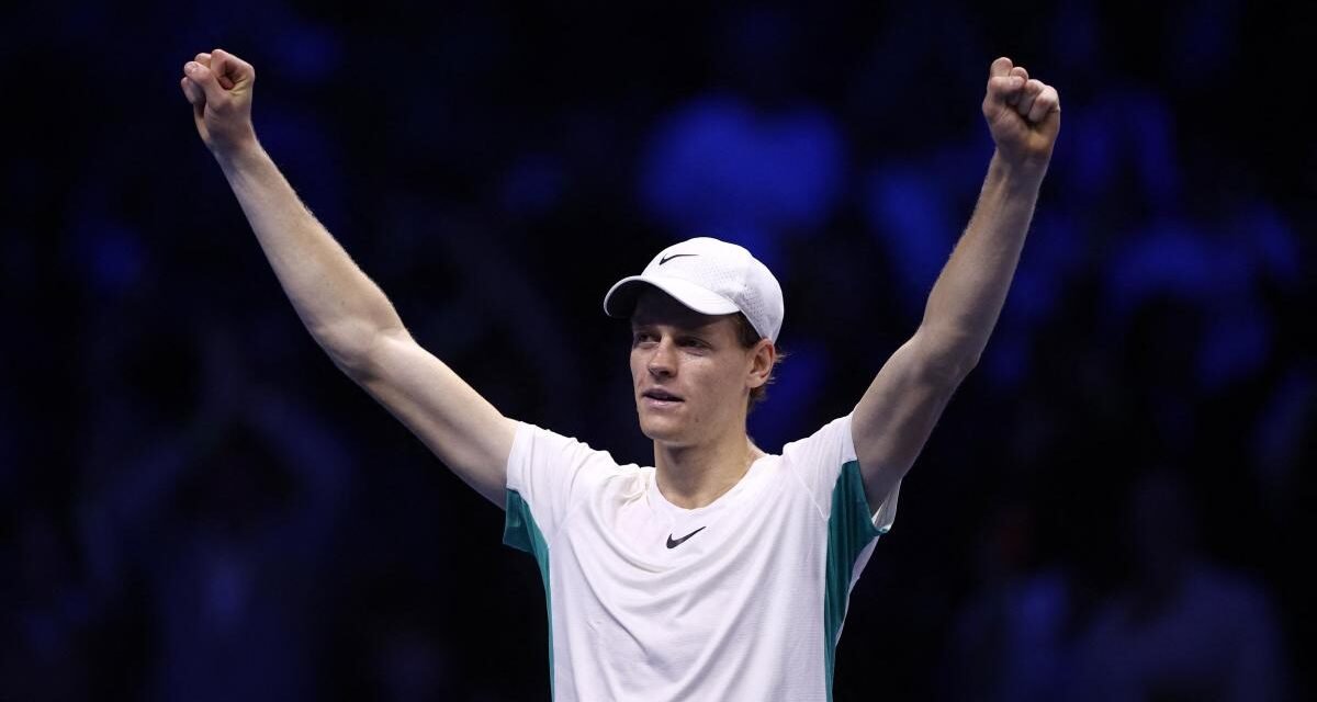 Sinner gana a Djokovic y se acerca a semifinales