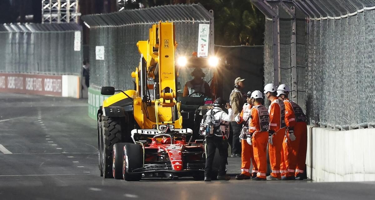 Una alcantarilla destroza el coche de Sainz en los primeros libres en Las Vegas