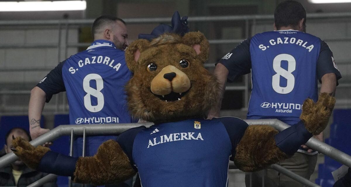 El efecto Cazorla en el Oviedo: 2.000 camisetas vendidas con el fin de recaudar fondos para la cantera