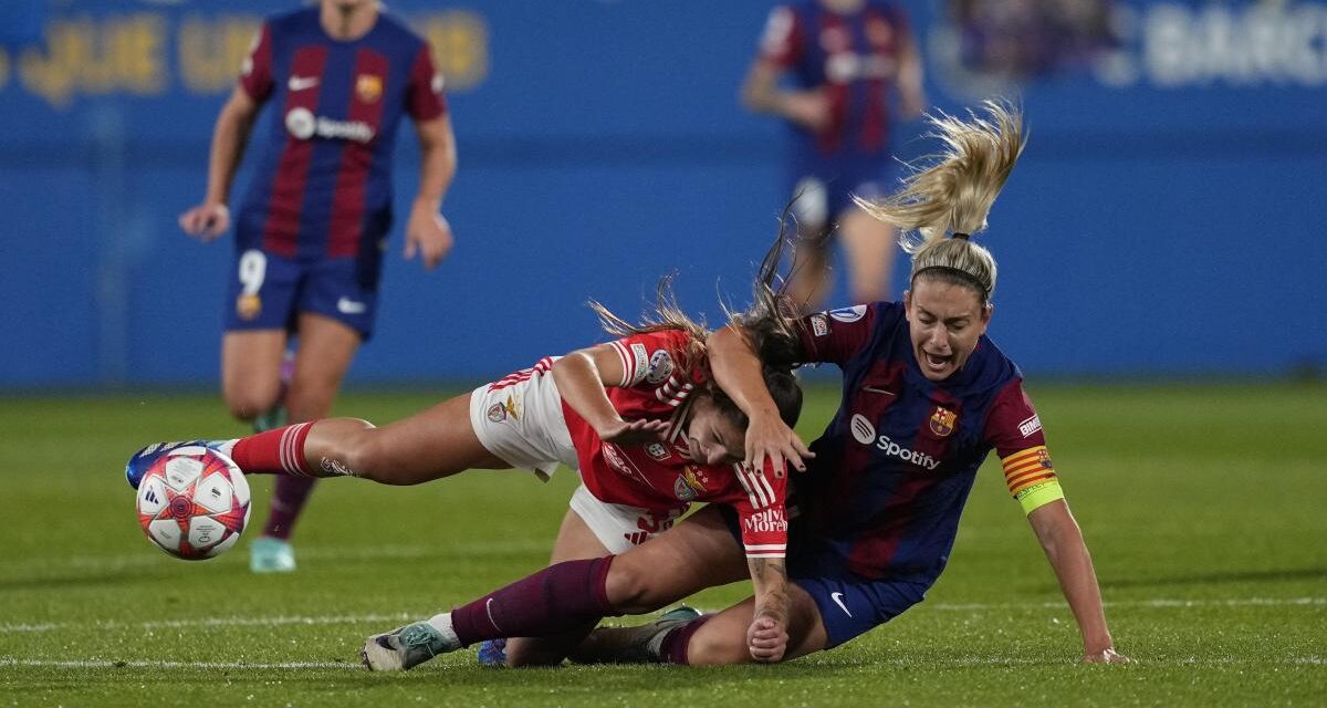 Alexia Putellas es baja por el golpe de la rodilla y Salma Paralluelo será la más adelantada del Barça