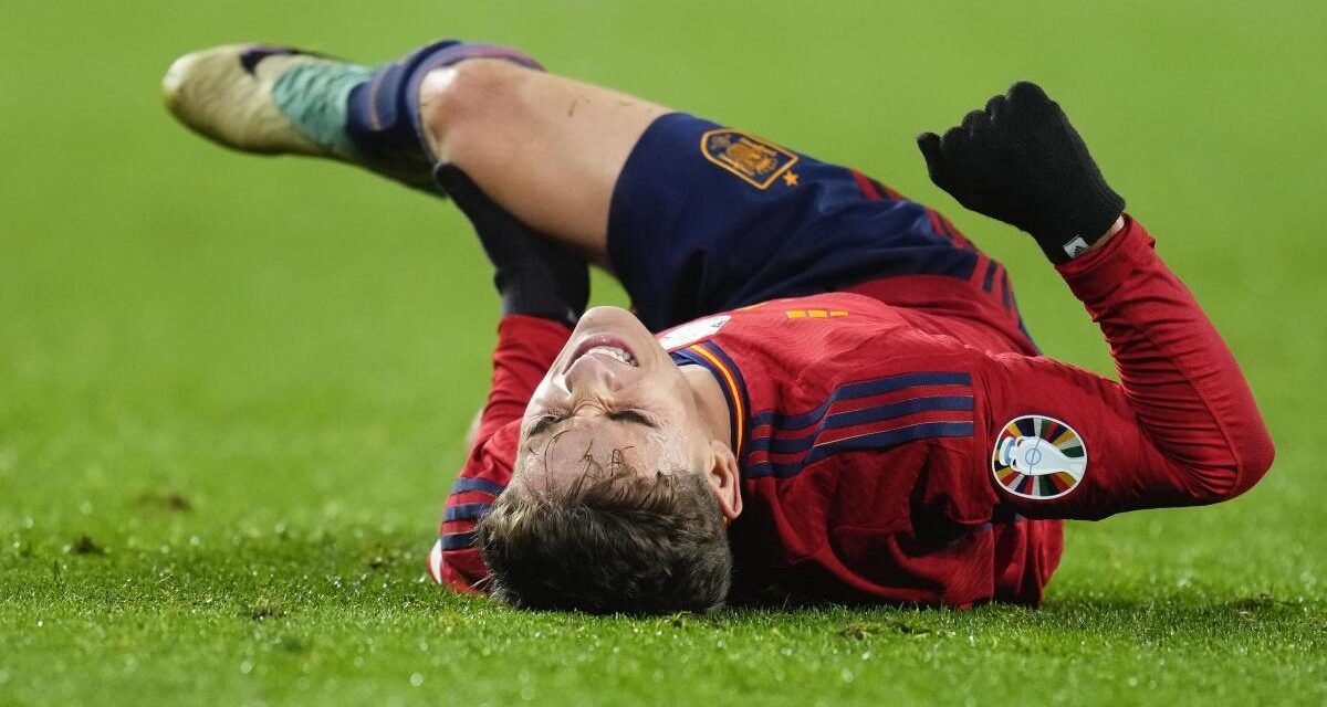 Gavi se lesiona de gravedad en la rodilla