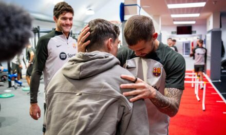 Las emotivas imágenes de Gavi en la Ciutat Esportiva durante una visita a sus compañeros