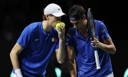 Sinner aturde a Djokovic e Italia, en la final de la Davis