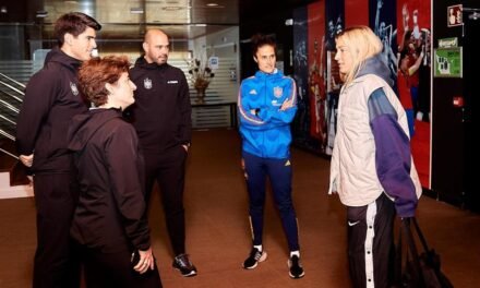 Alexia regresa a Barcelona y Paredes se queda con la selección