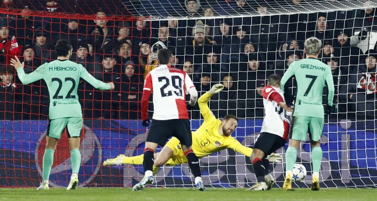 El Atlético gana en Rotterdam con dos autogoles del Feyenoord