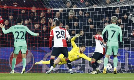 El Atlético gana en Rotterdam con dos autogoles del Feyenoord