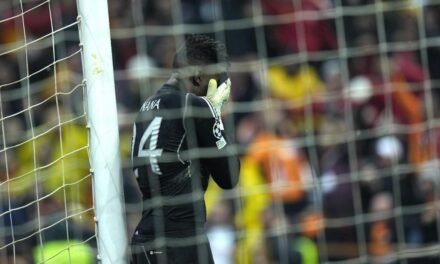 Onana comete dos errores que dejan al United “colgando de un hilo” en la Champions