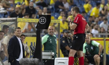 La RFEF y LaLiga acuerdan publicar las conversaciones entre los árbitros y el VAR