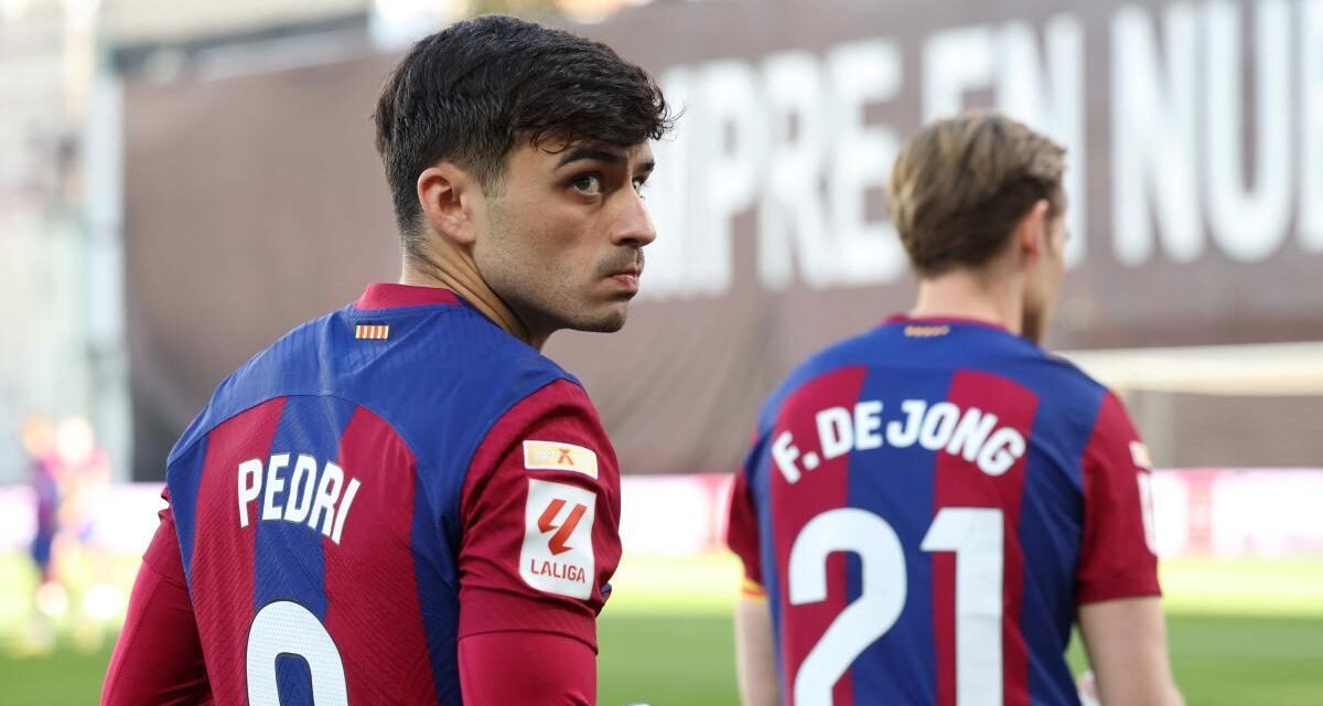 Pedri, con problemas musculares, será baja ante el Almería y no viajará a EE.UU.