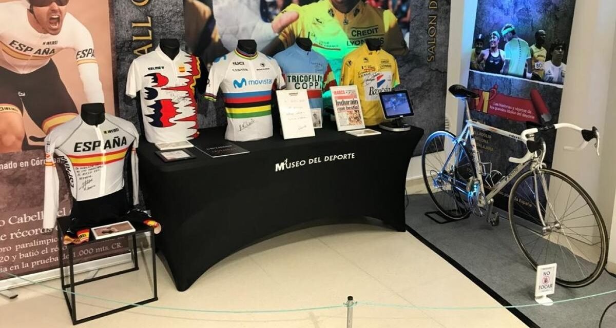La exposición “Leyendas del Deporte” trae una bicicleta utilizada por Indurain a Badalona