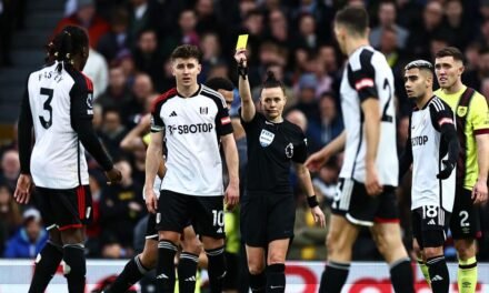 Rebecca Welch se convierte en la primera mujer que arbitra un partido de la Premier League