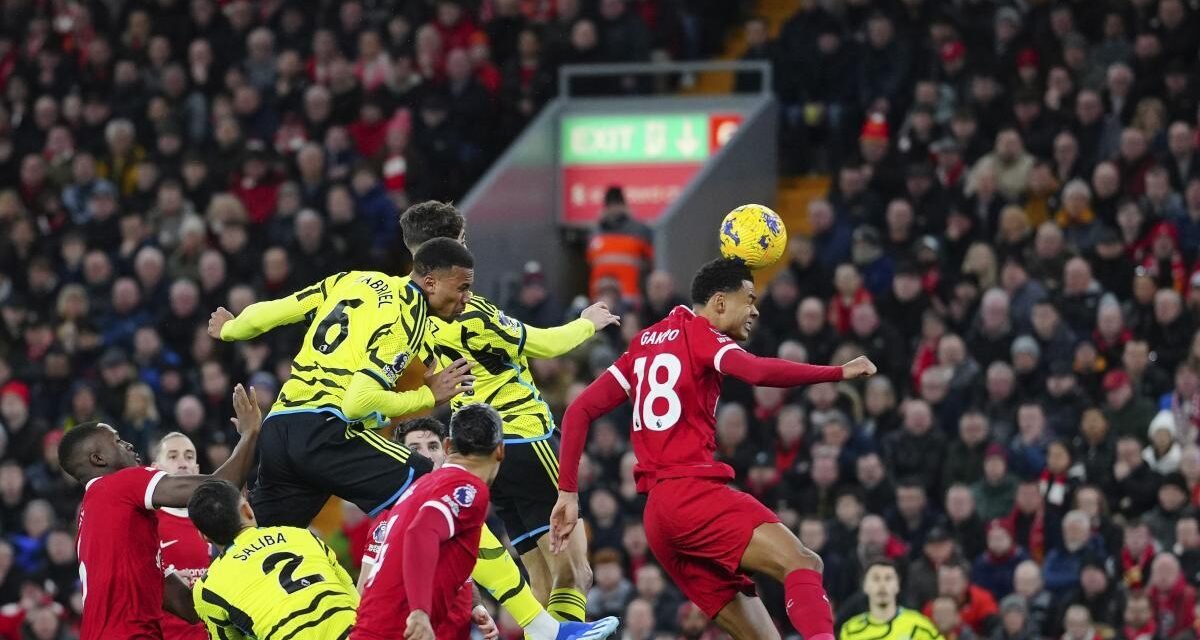 El Arsenal conserva el liderato tras un duelo espectacular en Anfield