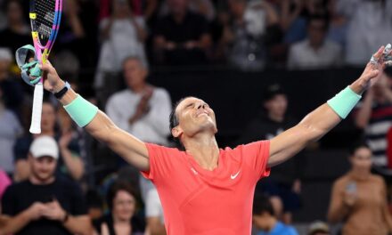 Nadal vuelve a sonreír en su regreso a las pistas