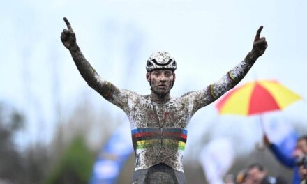 Mathieu Van der Poel sigue invicto esta temporada tras su victoria en Koksijde