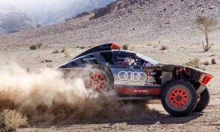 Sainz acaricia su cuarto Dakar tras una grave avería de Loeb