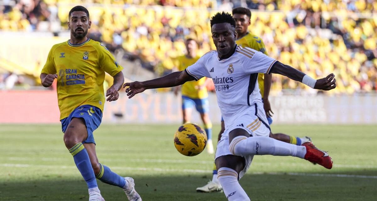 Vinícius y Tchouaméni remontan para el Real Madrid en otro partido polémico