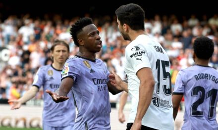 El Valencia niega la acreditación a Netflix en Mestalla para el documental sobre Vinícius