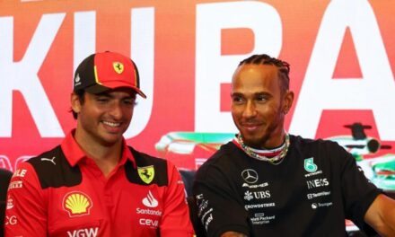 Oficial: Lewis Hamilton deja Mercedes para ir a Ferrari por Carlos Sainz en el 2025