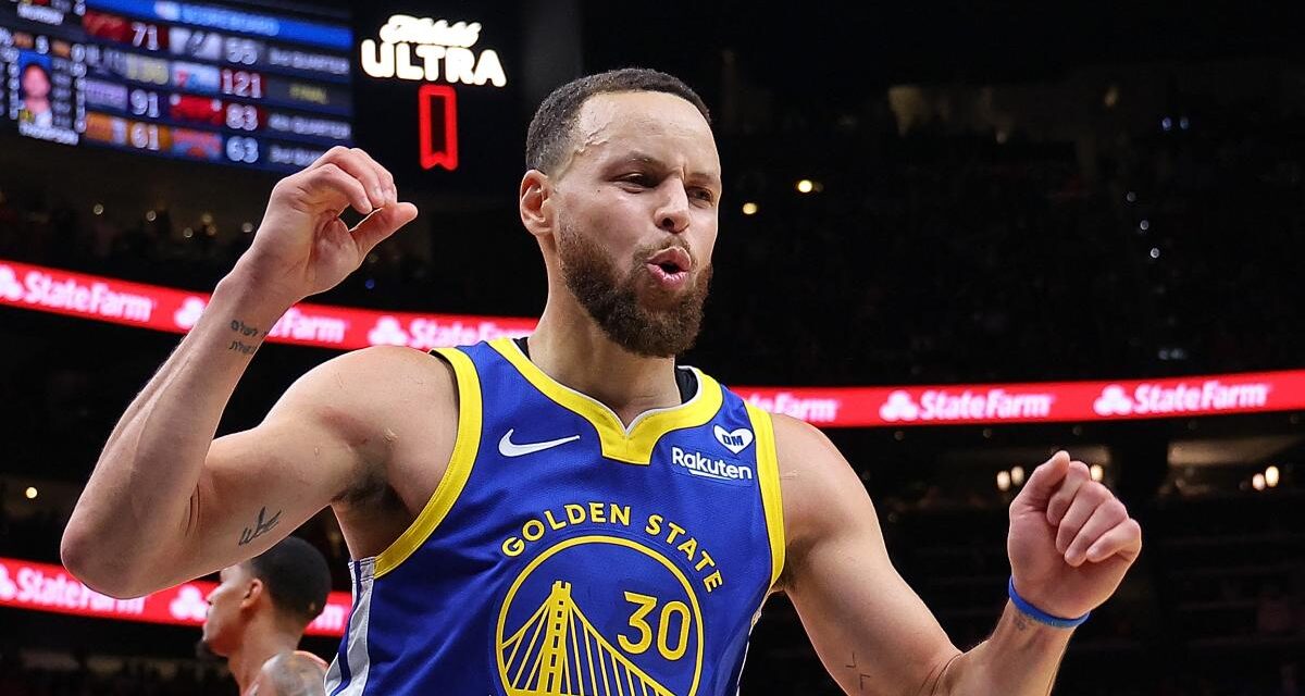 Curry anota 60 puntos, pero los Warriors caen en Atlanta