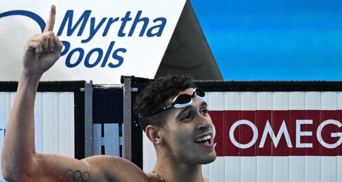 Hugo González se da un baño de oro mundial en los 200 espalda