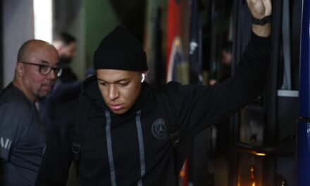 Mbappé, suplente tras anunciar que deja el PSG a final de curso