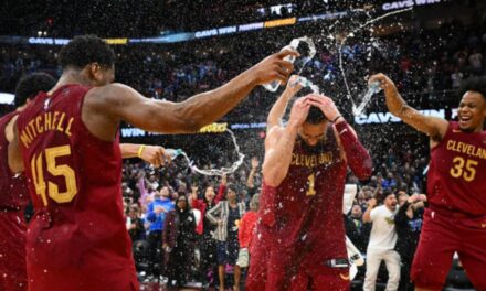 Un triple desde medio campo sobre la bocina arruina la gran actuación de Doncic