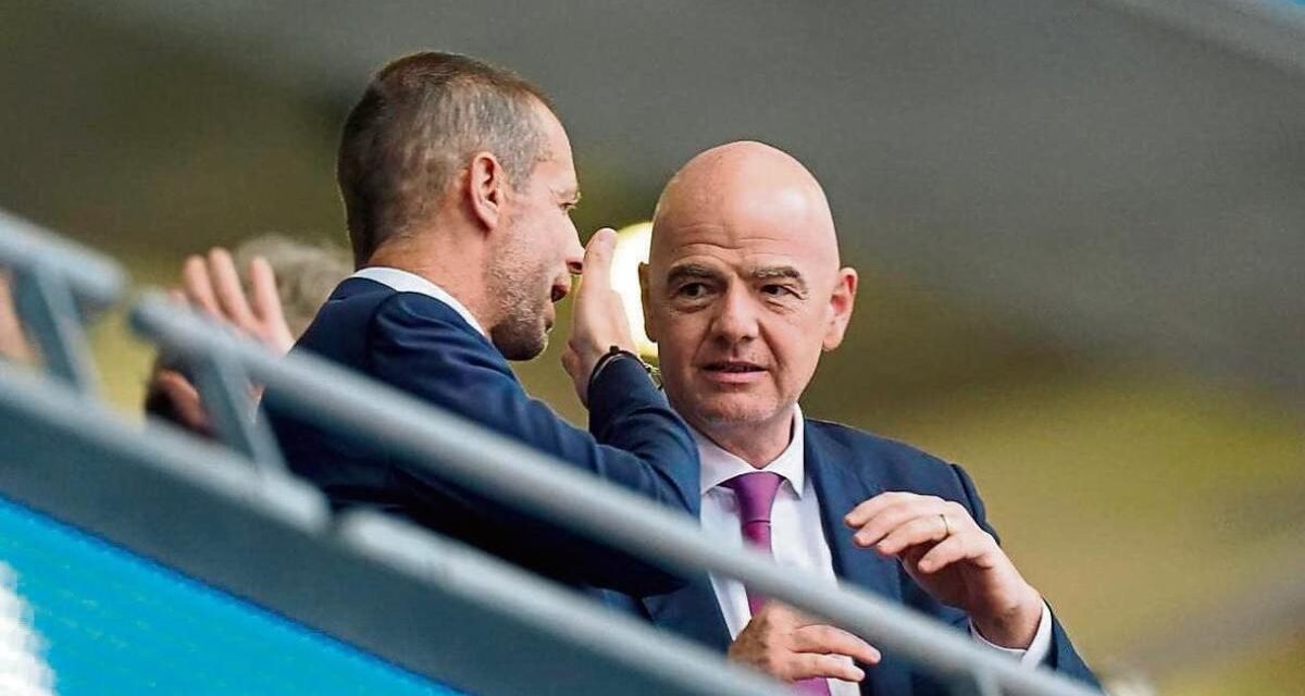 La FIFA y la UEFA, alarmados por la situación en la Federación española