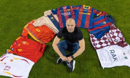 Iniesta alcanza los 1.000 partidos como profesional