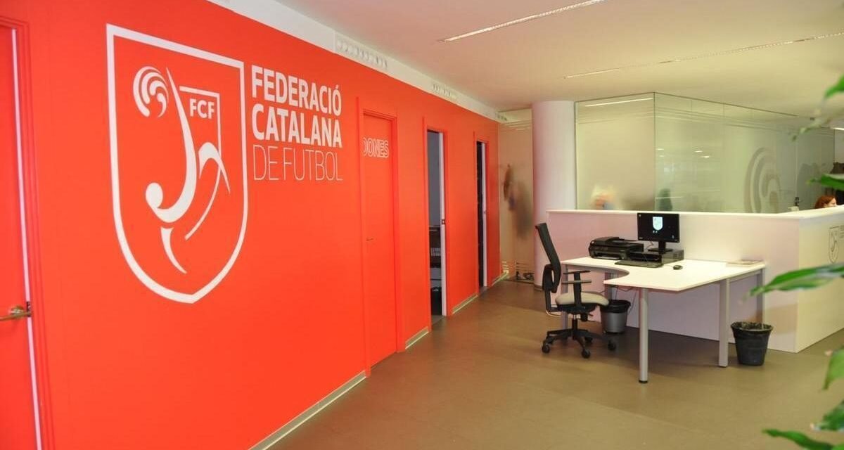 Los Mossos d’Esquadra registran la sede de la Federación Catalana de Fútbol