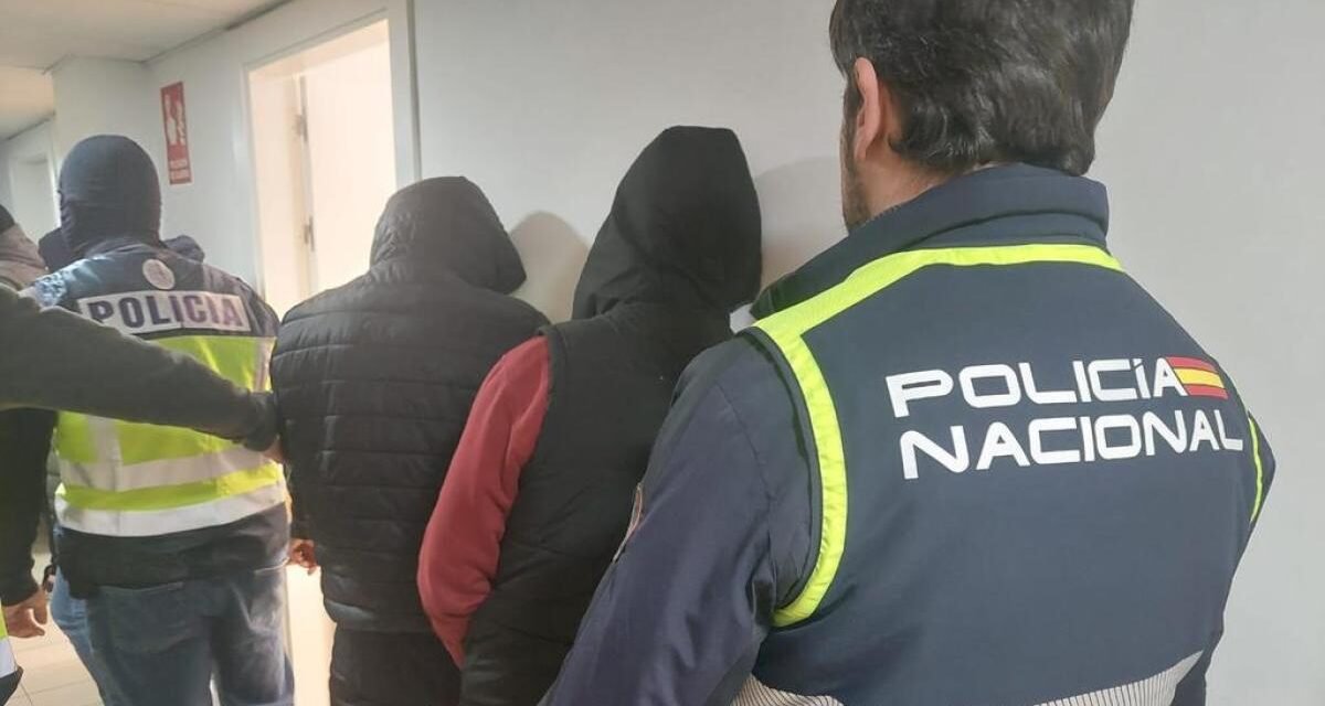 La Policía detiene a 39 personas en una macroperación contra la violencia en el deporte
