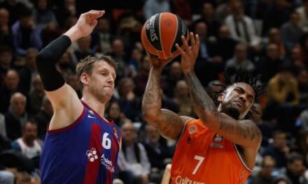 Ricky Rubio dirige su primera victoria en el Barça