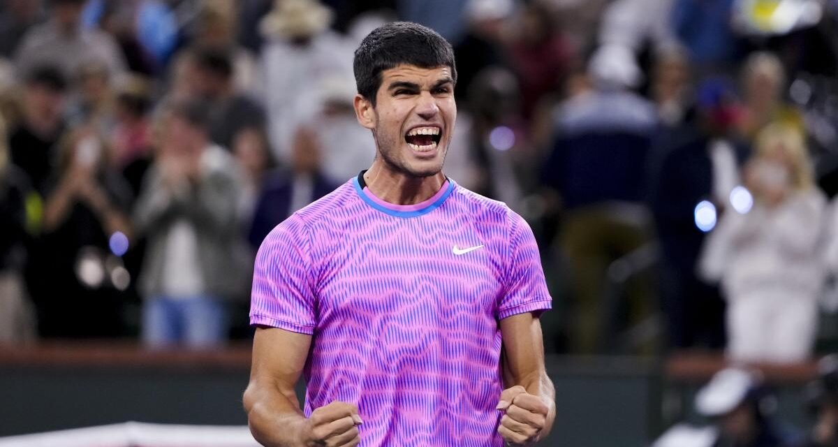 Alcaraz arrasa a Auger-Aliassime y vuela a los octavos de Indian Wells