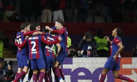 Un Barça apasionado somete al Nápoles