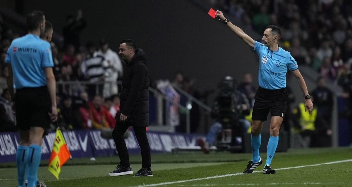 Xavi, expulsado ante el Atlético