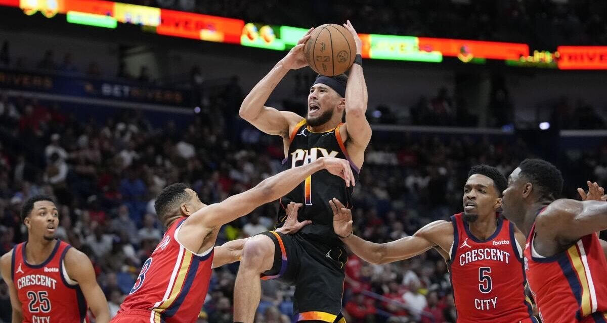 Booker aniquila de nuevo a los Pelicans con 52 puntos