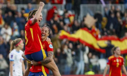 España reacciona a tiempo y sigue mandando en Europa tras remontar ante República Checa