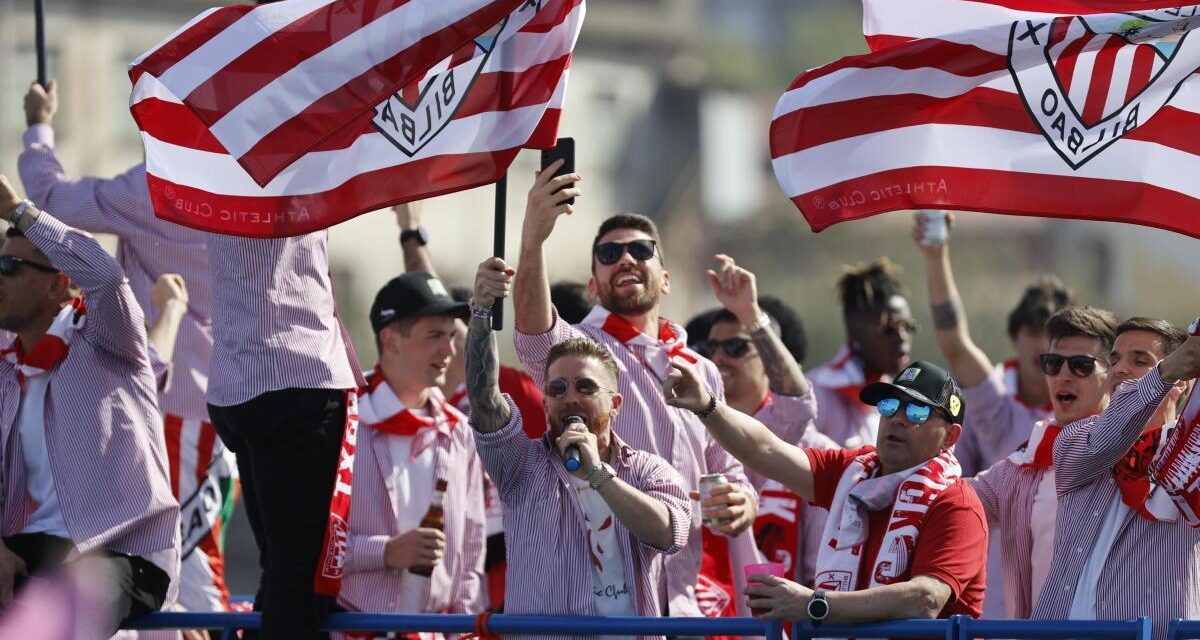 La celebración del Athletic Club en el regreso de la gabarra, en imágenes